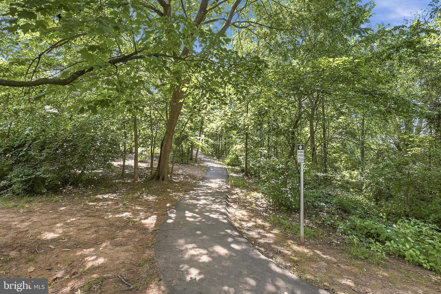 21140 Winding Brook Sq Property Photo 45