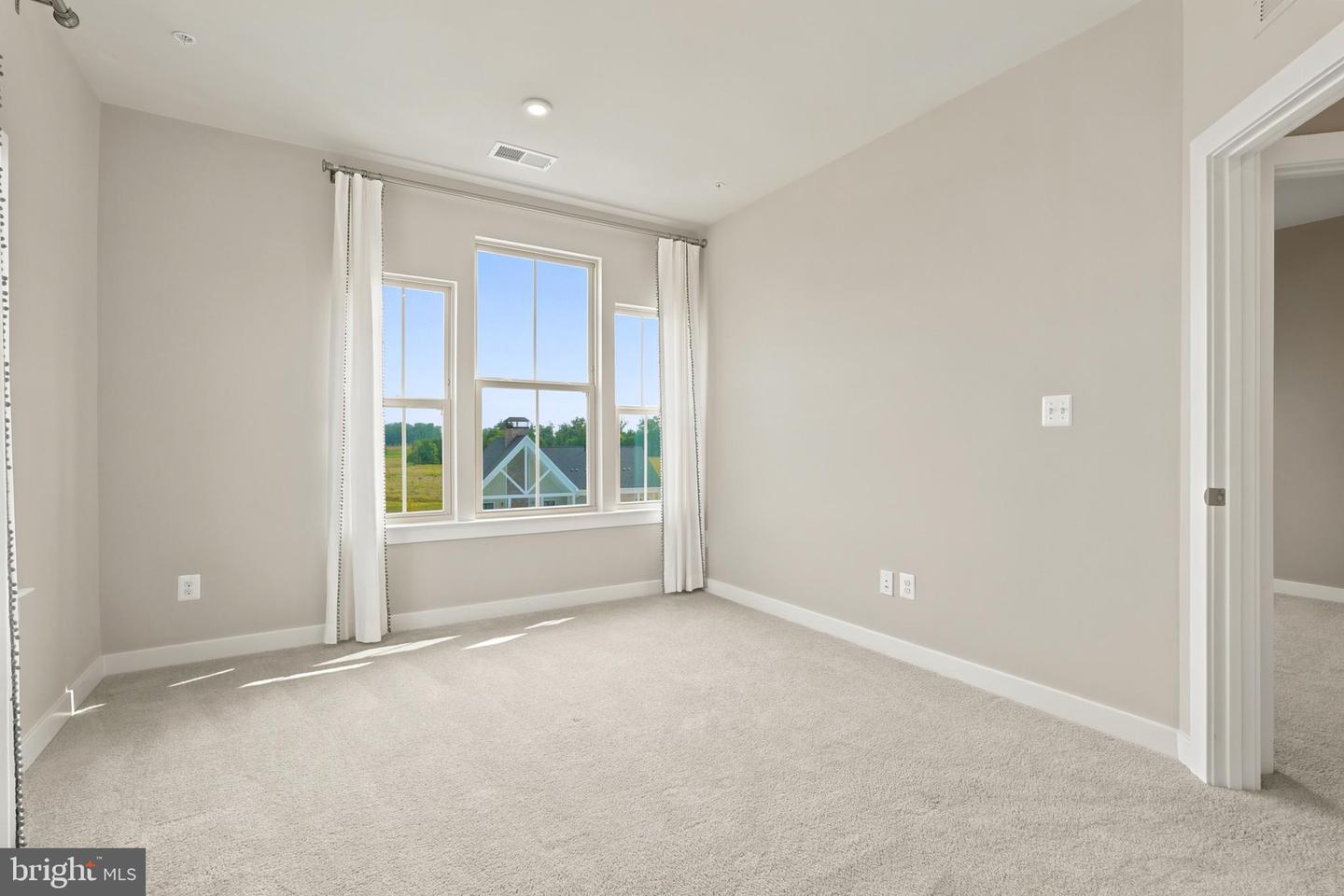 24274 Thurso Sq Property Photo 57