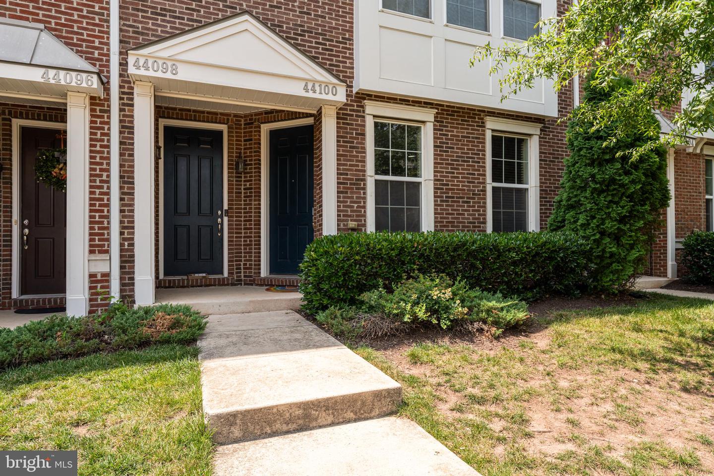 44100 Vaira Ter Property Photo 3