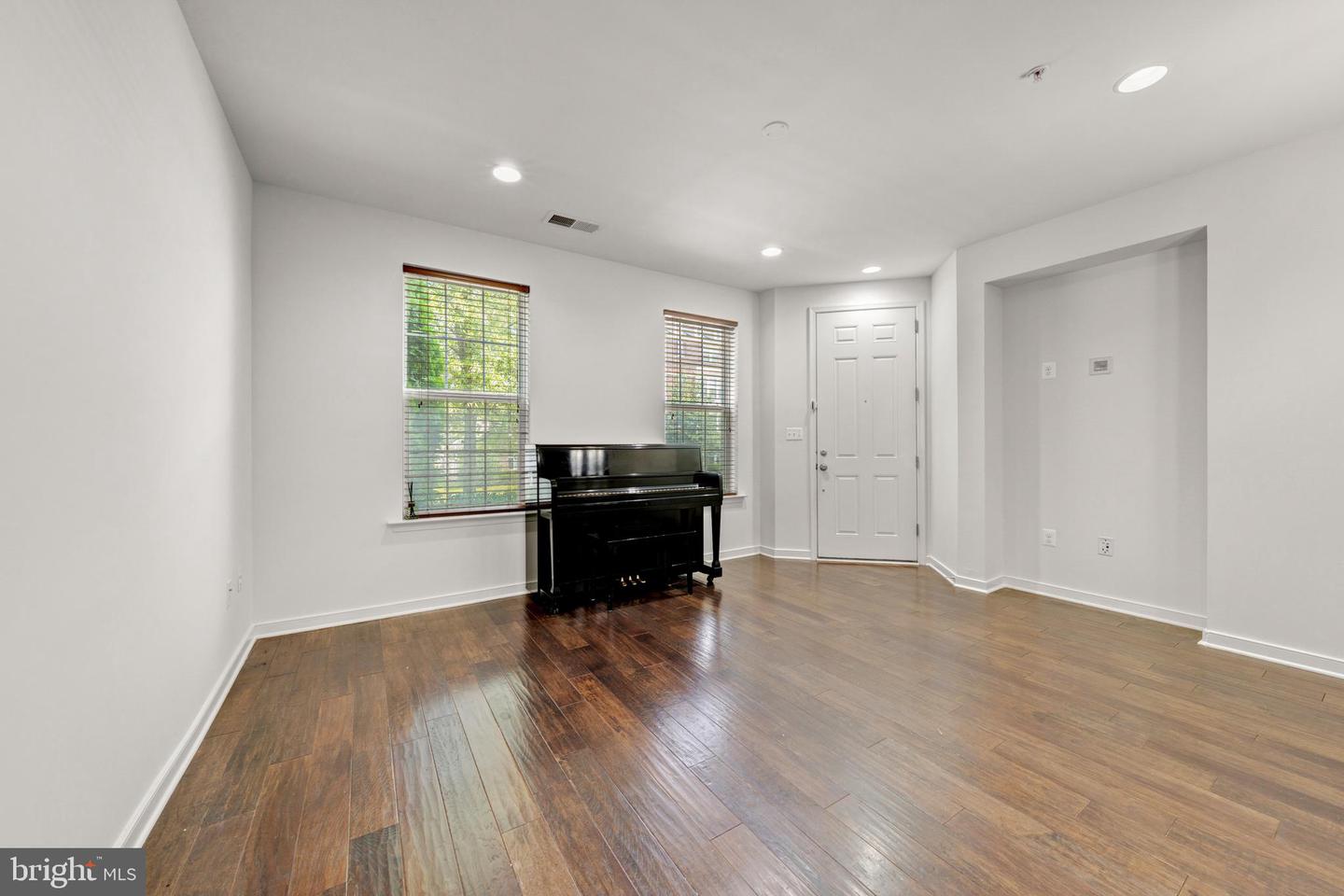 44100 Vaira Ter Property Photo 13