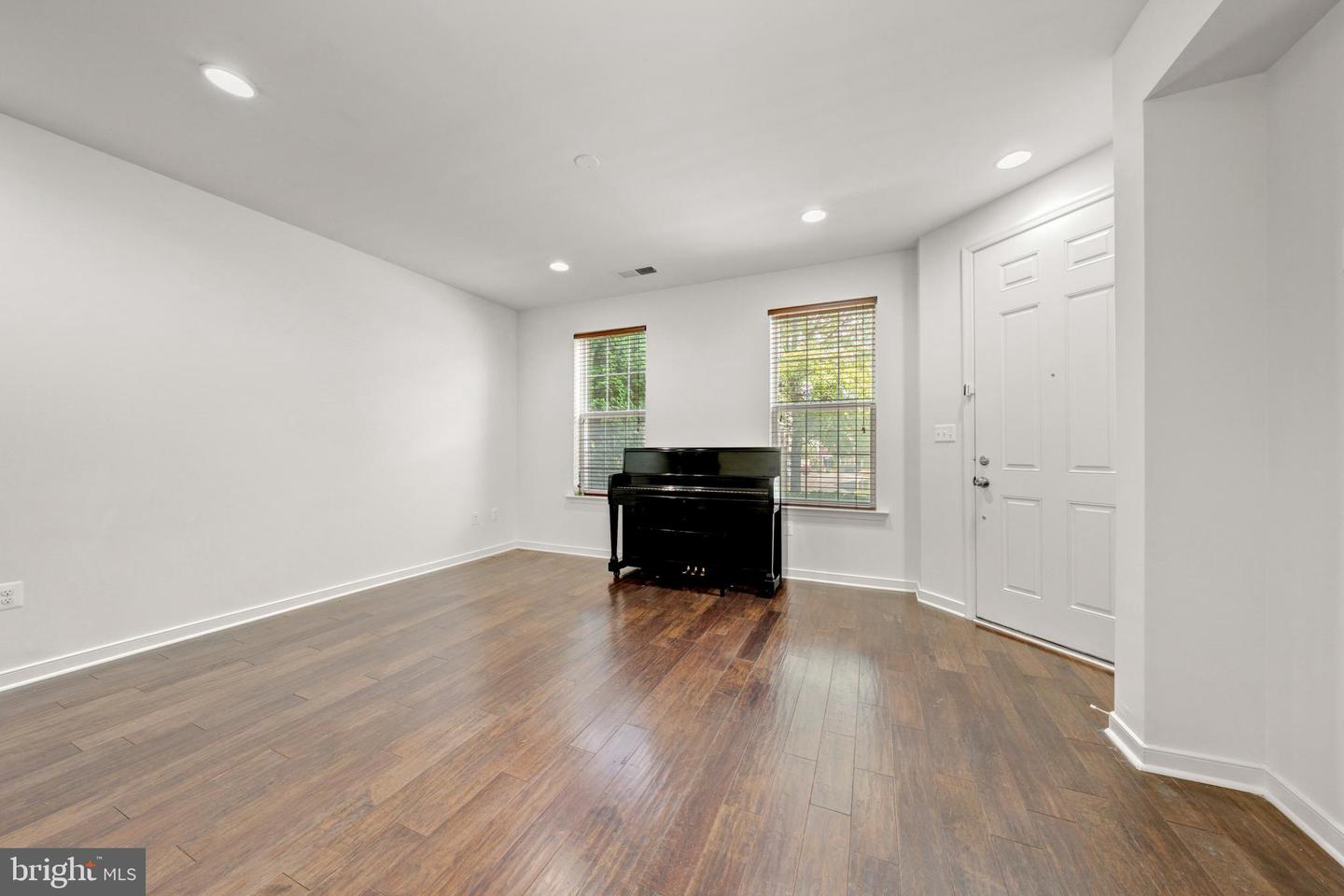 44100 Vaira Ter Property Photo 14