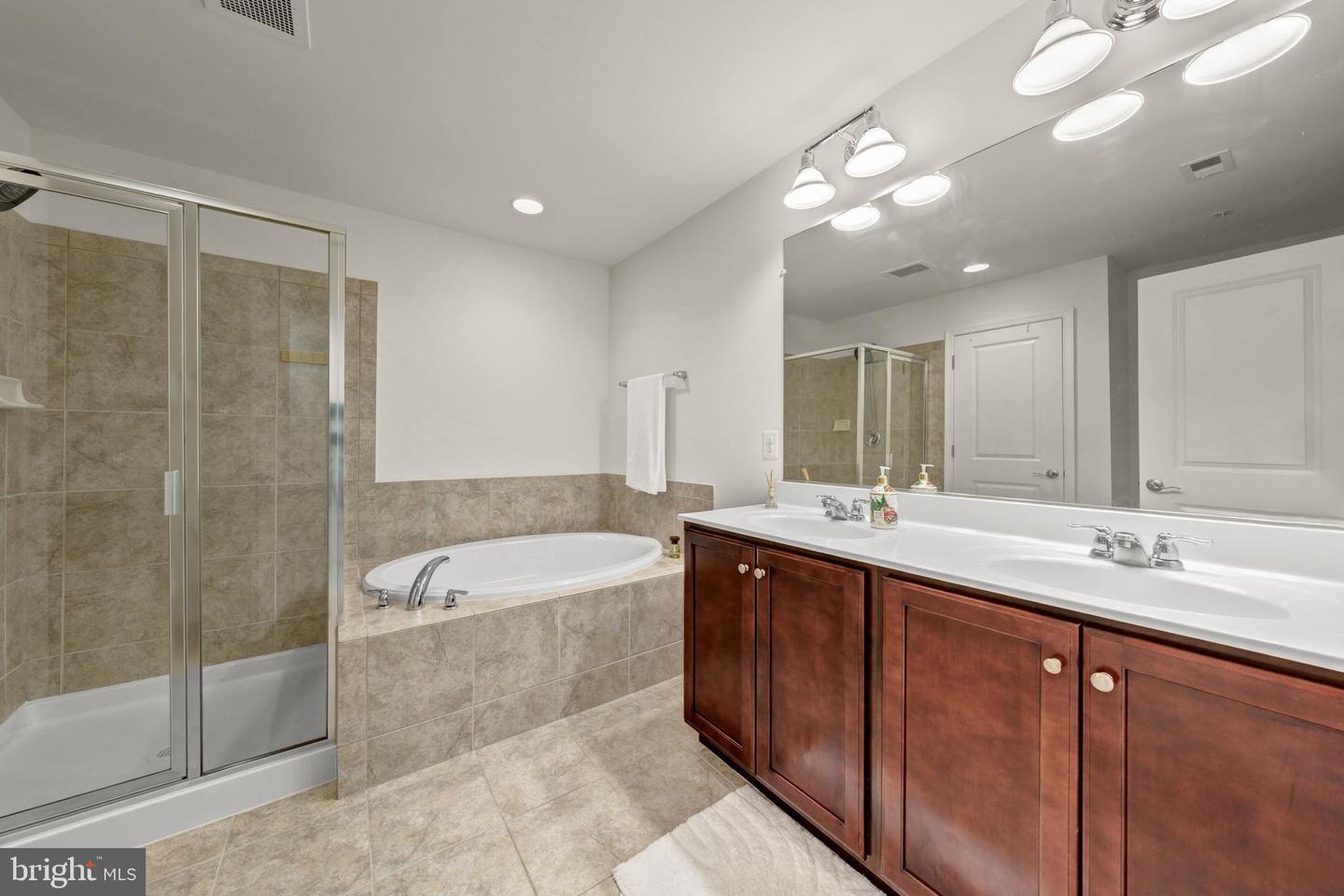 44100 Vaira Ter Property Photo 23