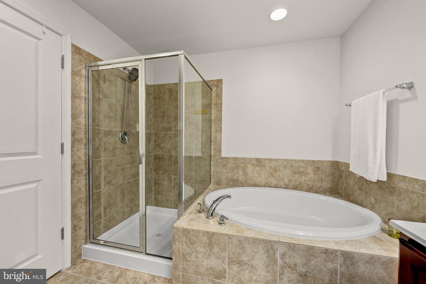 44100 Vaira Ter Property Photo 24
