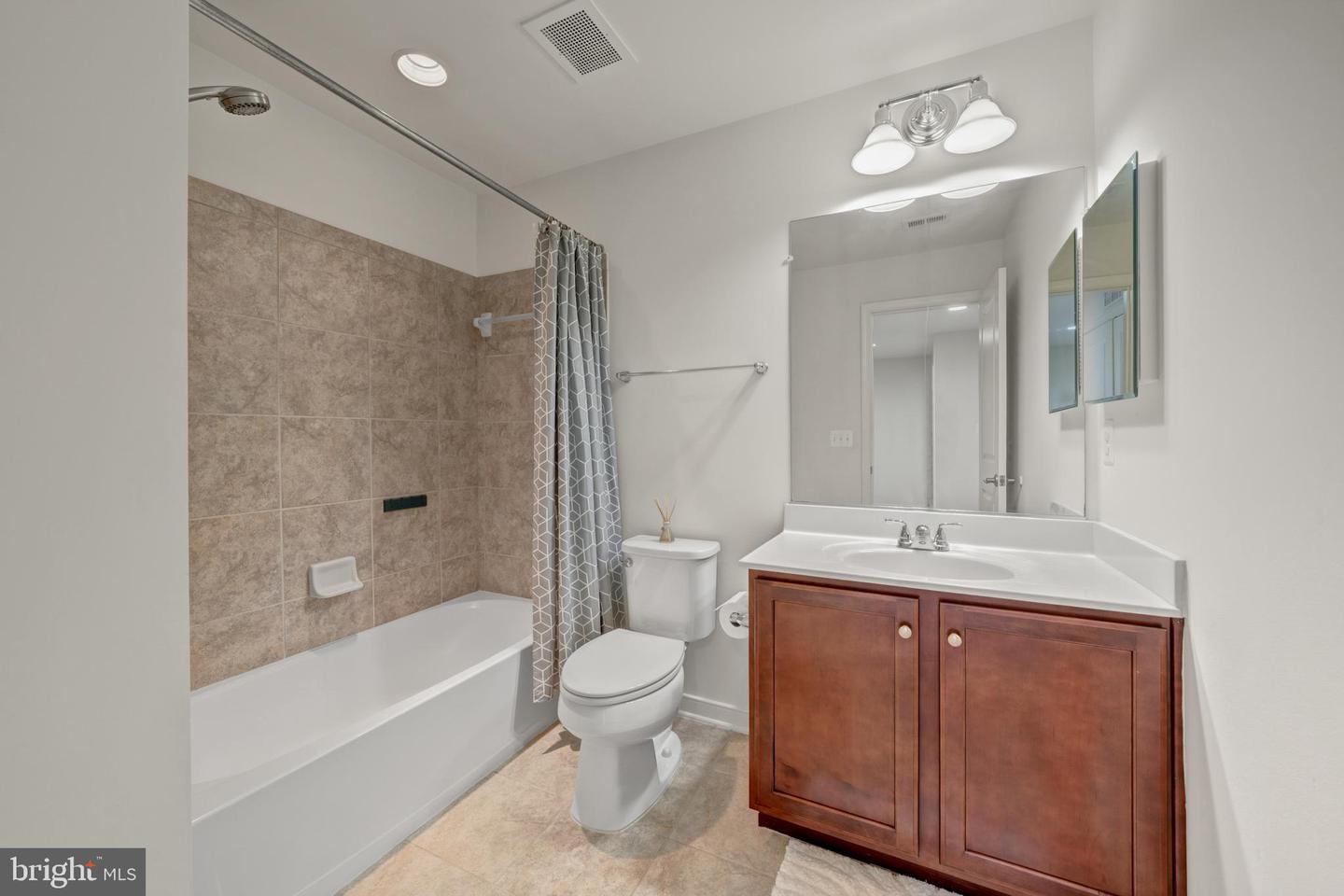 44100 Vaira Ter Property Photo 29