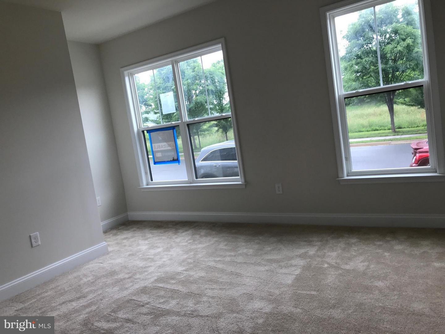 43219 Clarendon Sq Property Photo 6