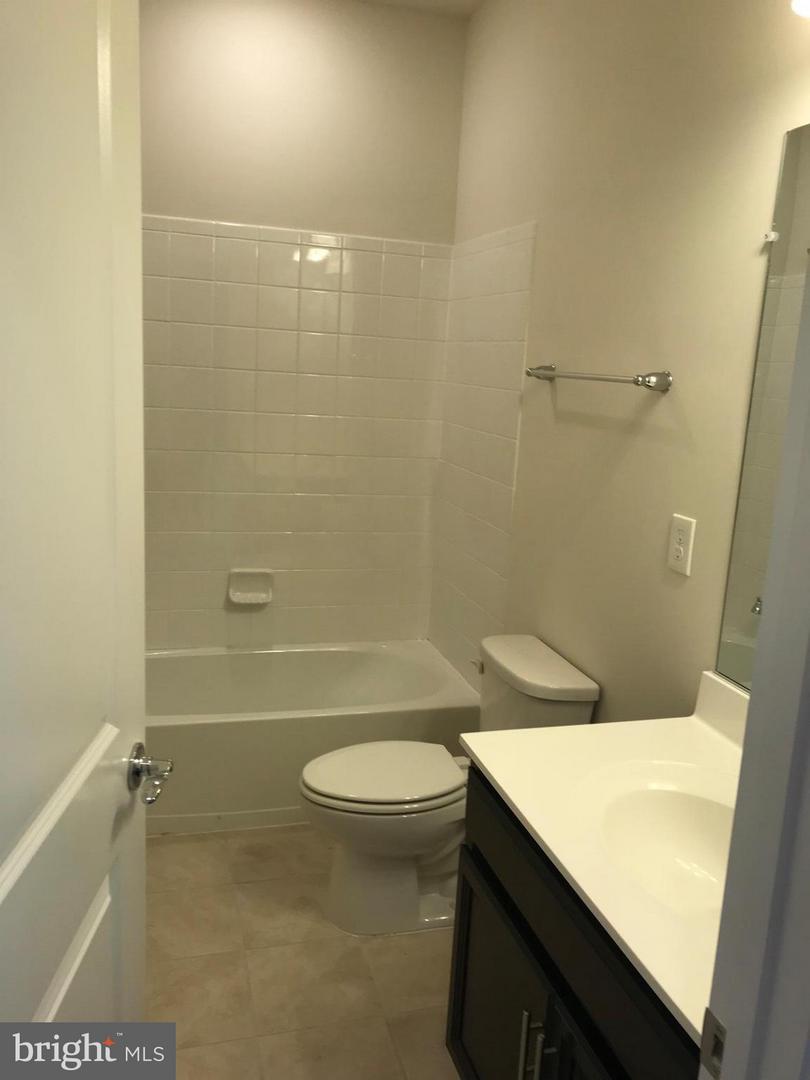 43219 Clarendon Sq Property Photo 7