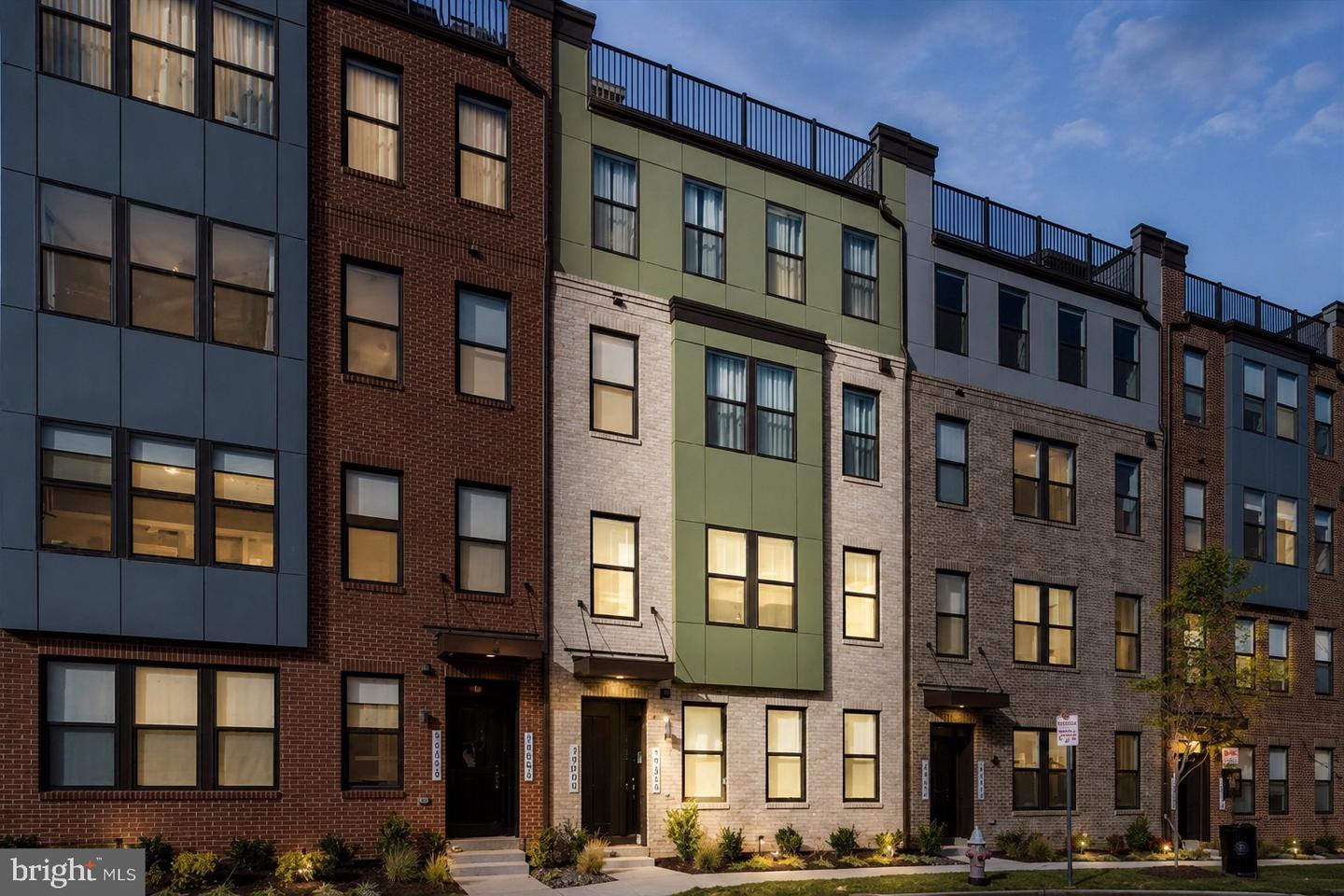 20280 NEWFOUNDLAND SQ Property Photo 1