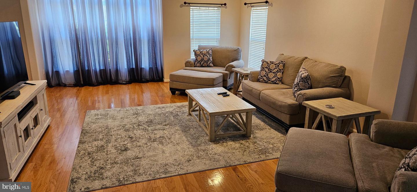 42683 Hollyhock Ter Property Photo 7