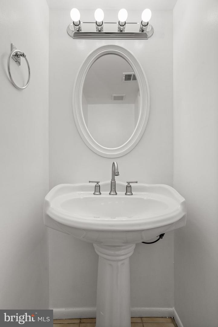 30 Carolina Ct Property Photo 11