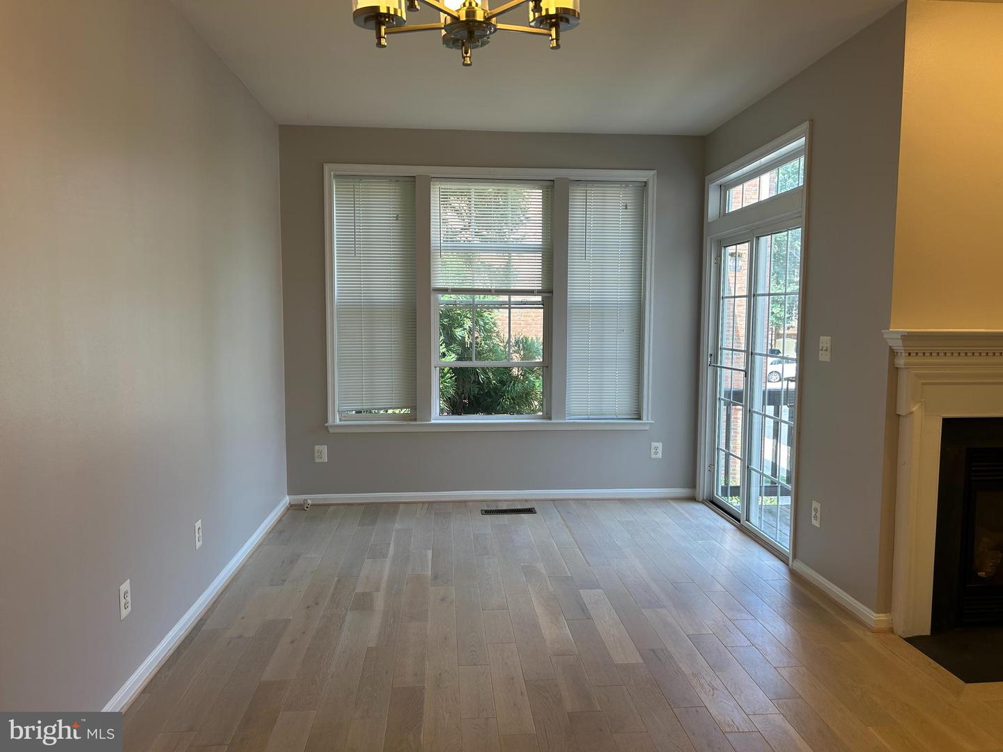 20381 Fallsway Ter Property Photo 6