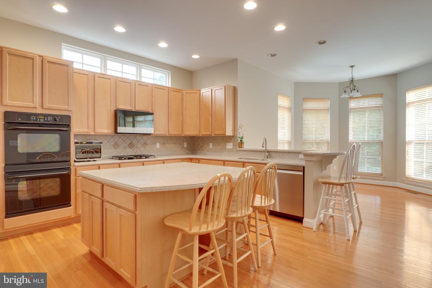 42718 Explorer Property Photo 5