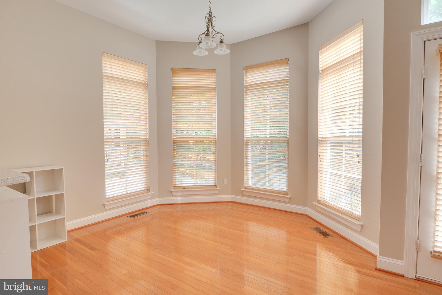 42718 Explorer Property Photo 6