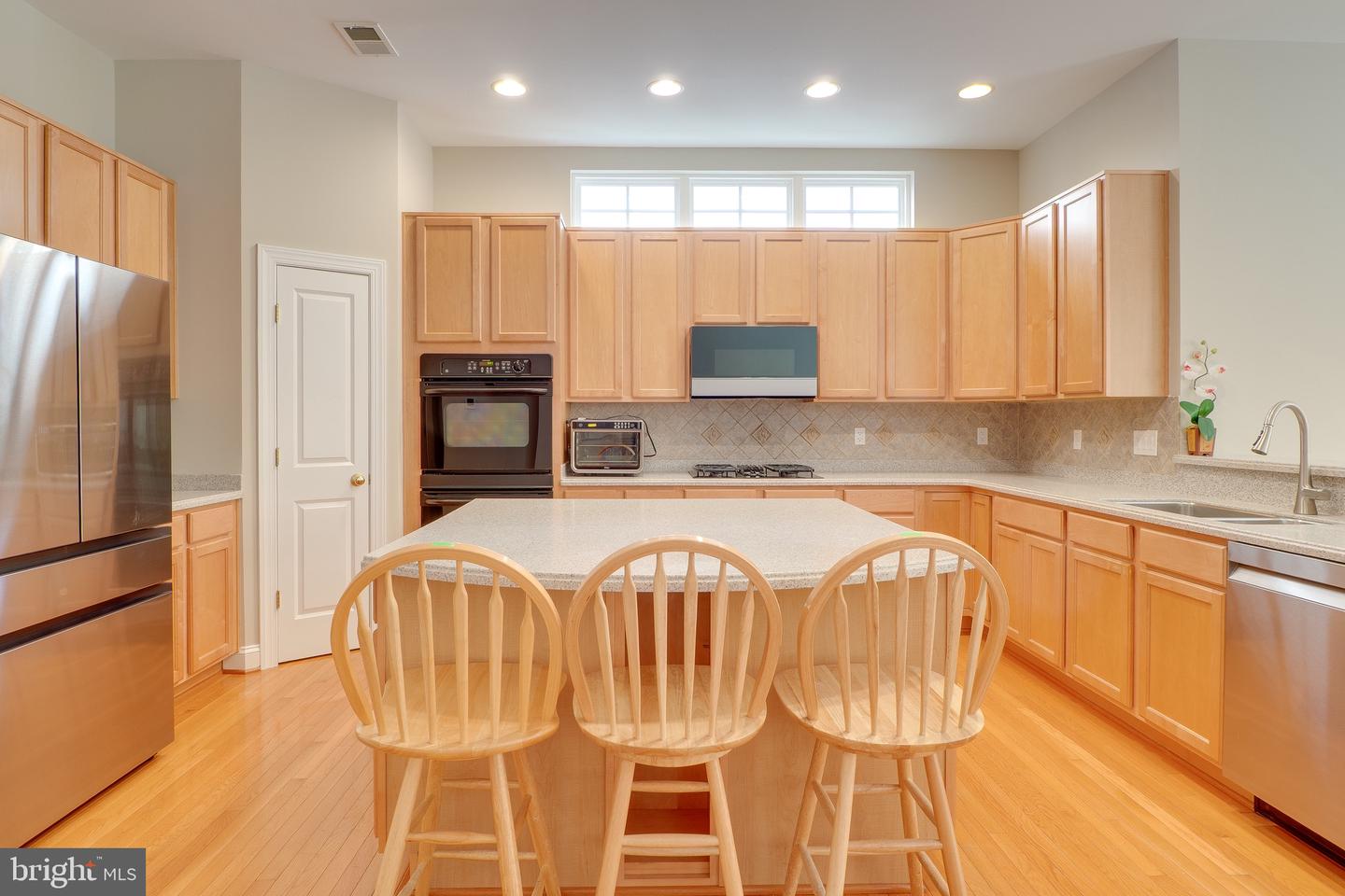 42718 Explorer Property Photo 7