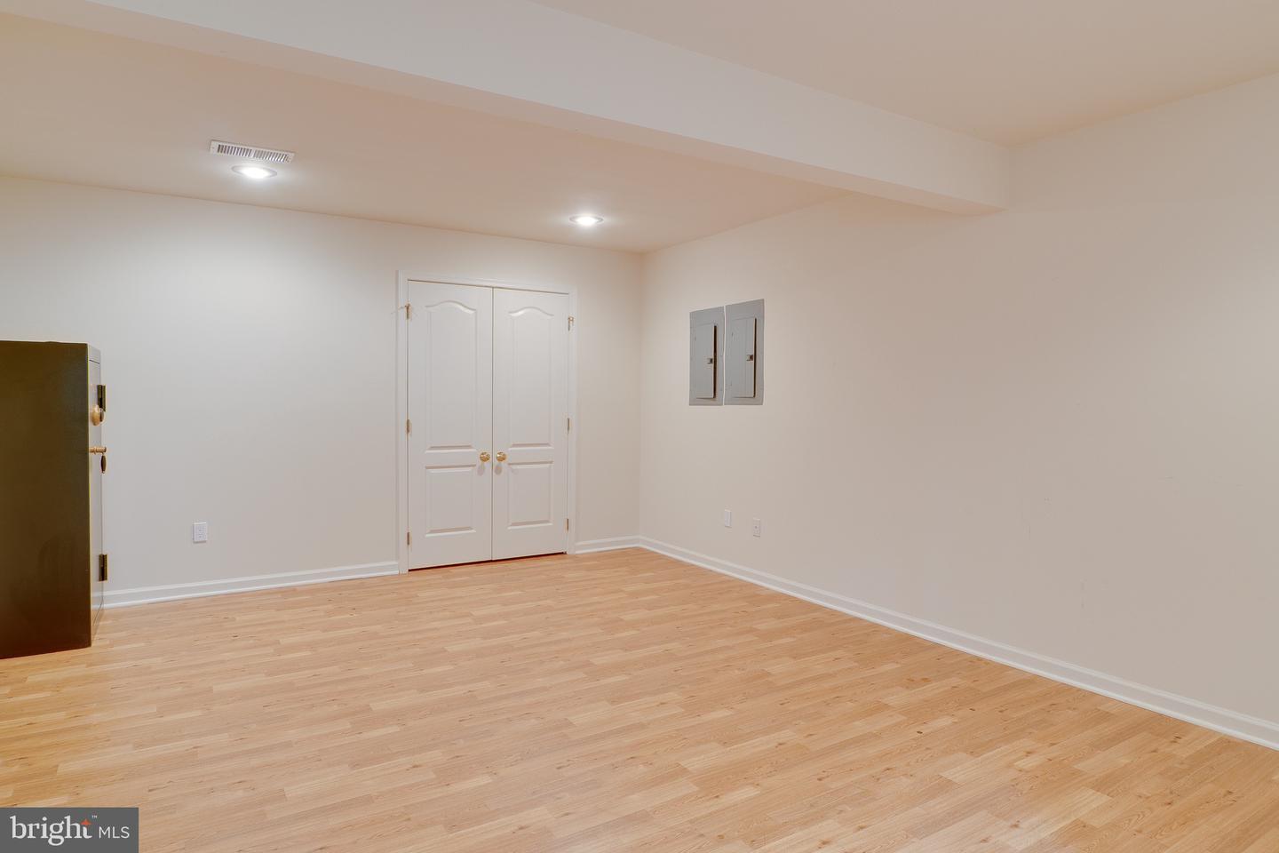 42718 Explorer Property Photo 32