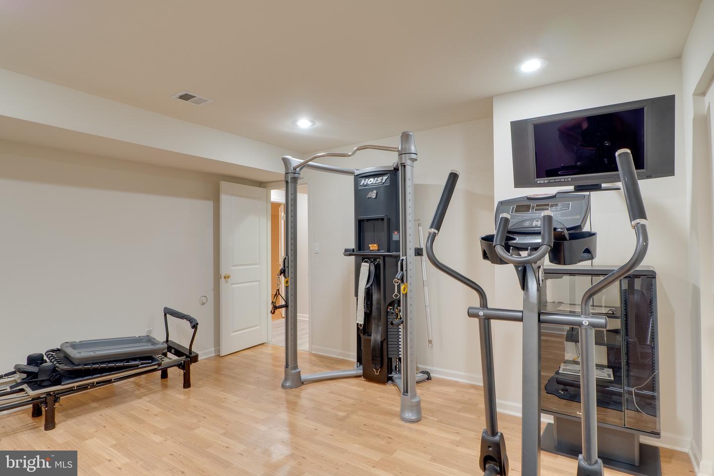 42718 Explorer Property Photo 36