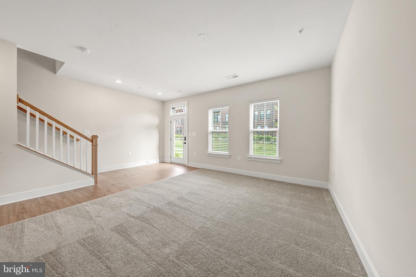 22812 Tawny Pine Sq Property Photo 3