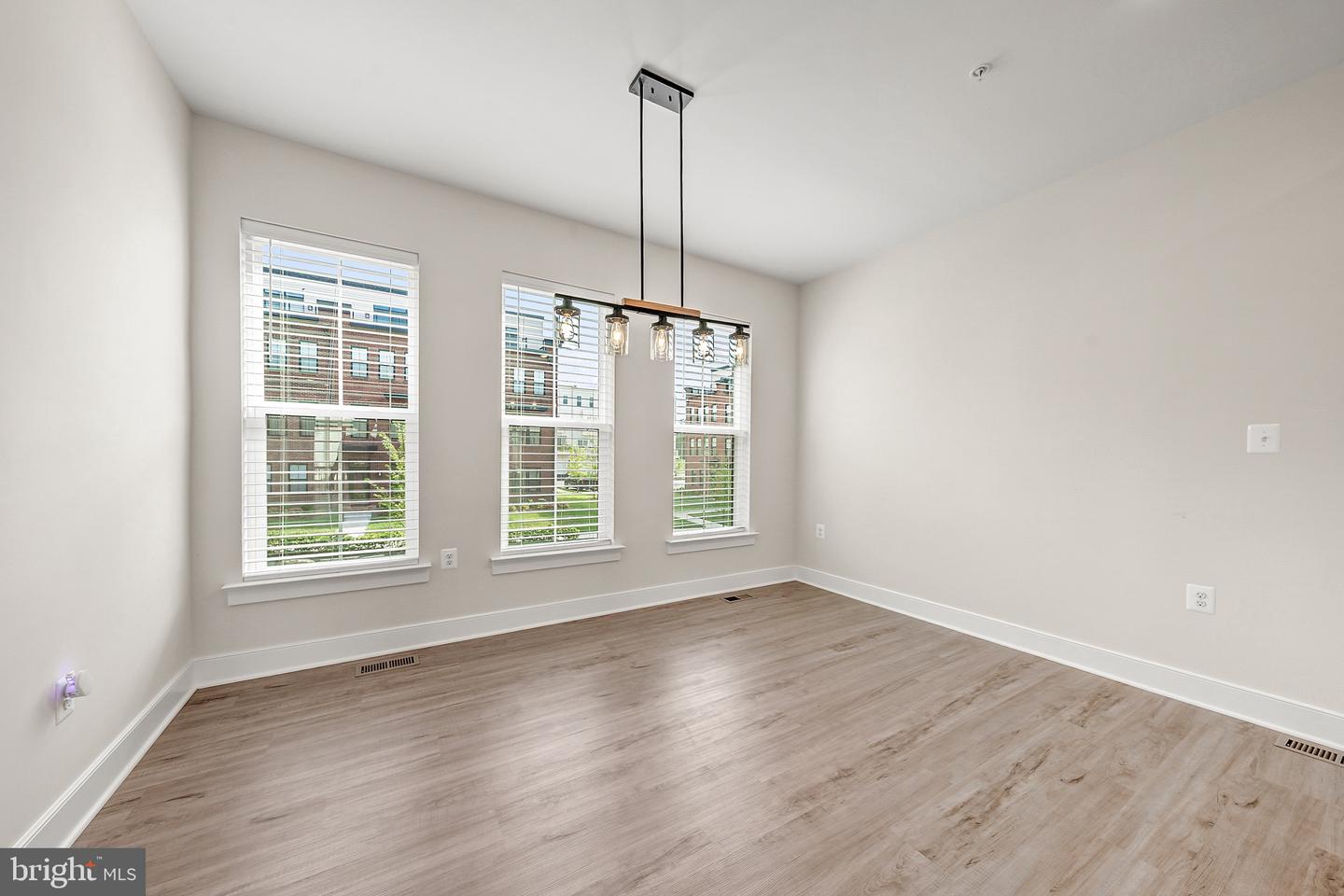 22812 Tawny Pine Sq Property Photo 16