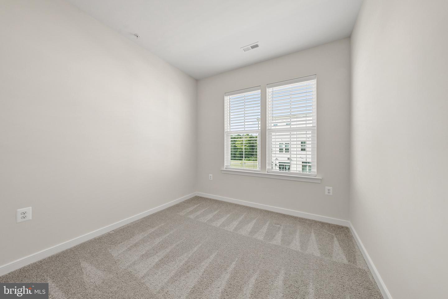 22812 Tawny Pine Sq Property Photo 24