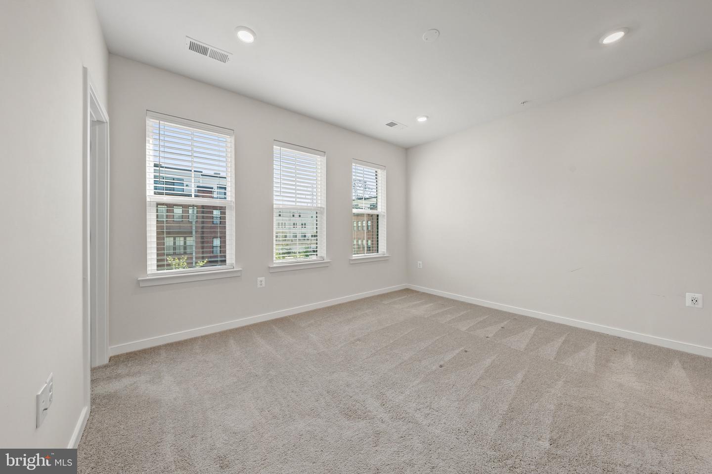 22812 Tawny Pine Sq Property Photo 32