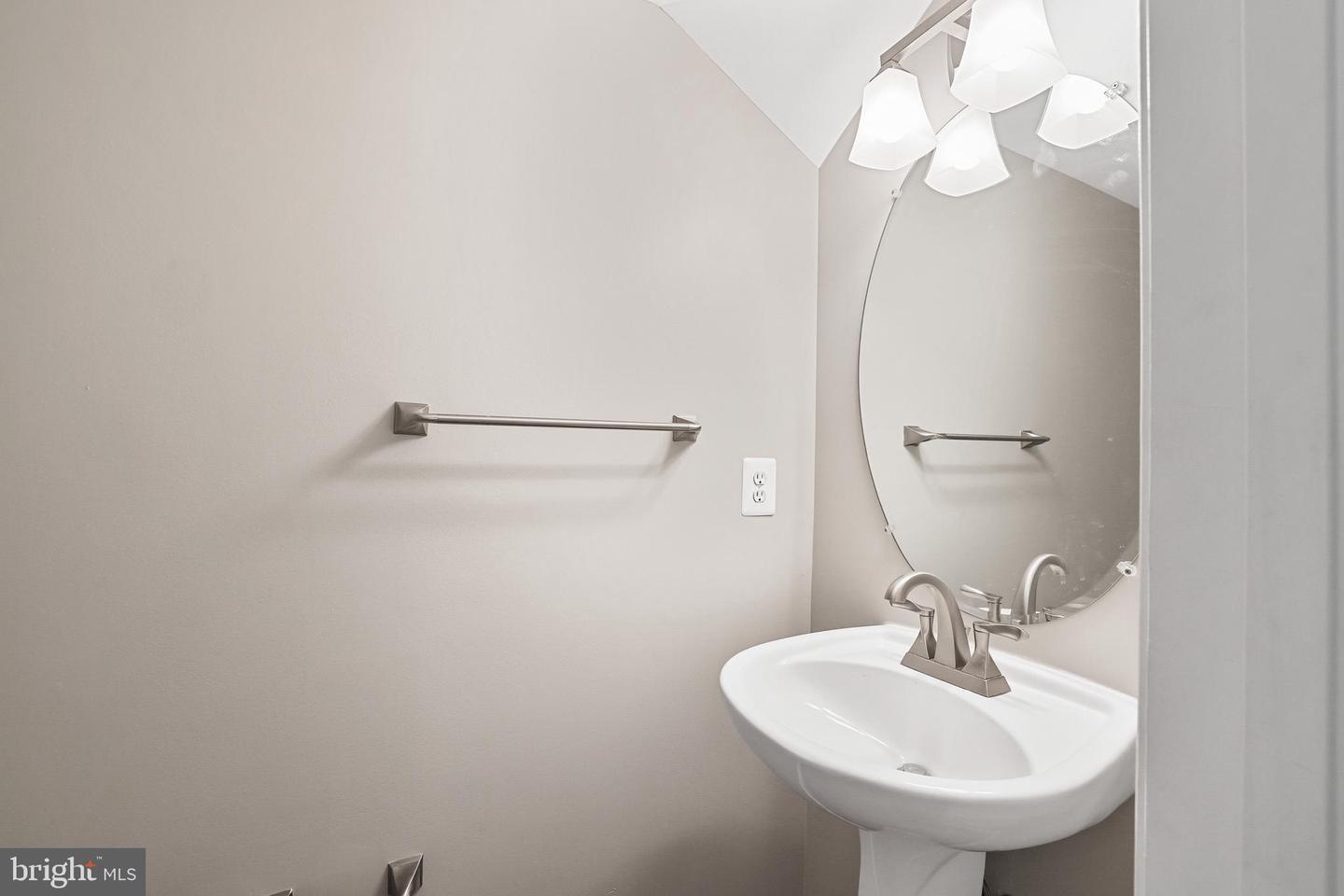 21565 Center Point Cir Property Photo 16