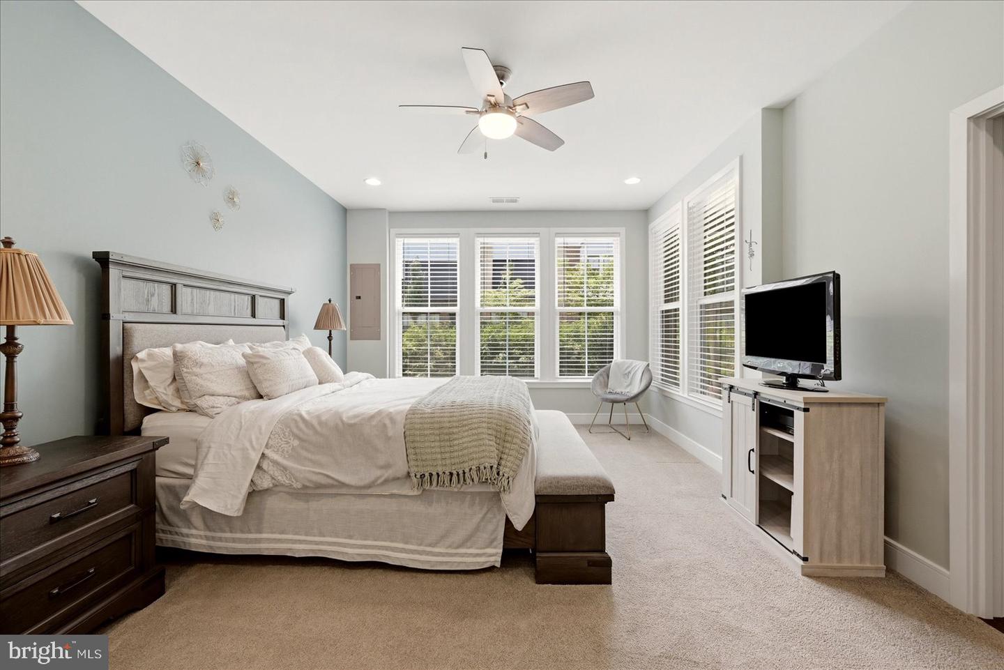 23063 Cottonwillow Sq Property Photo 4