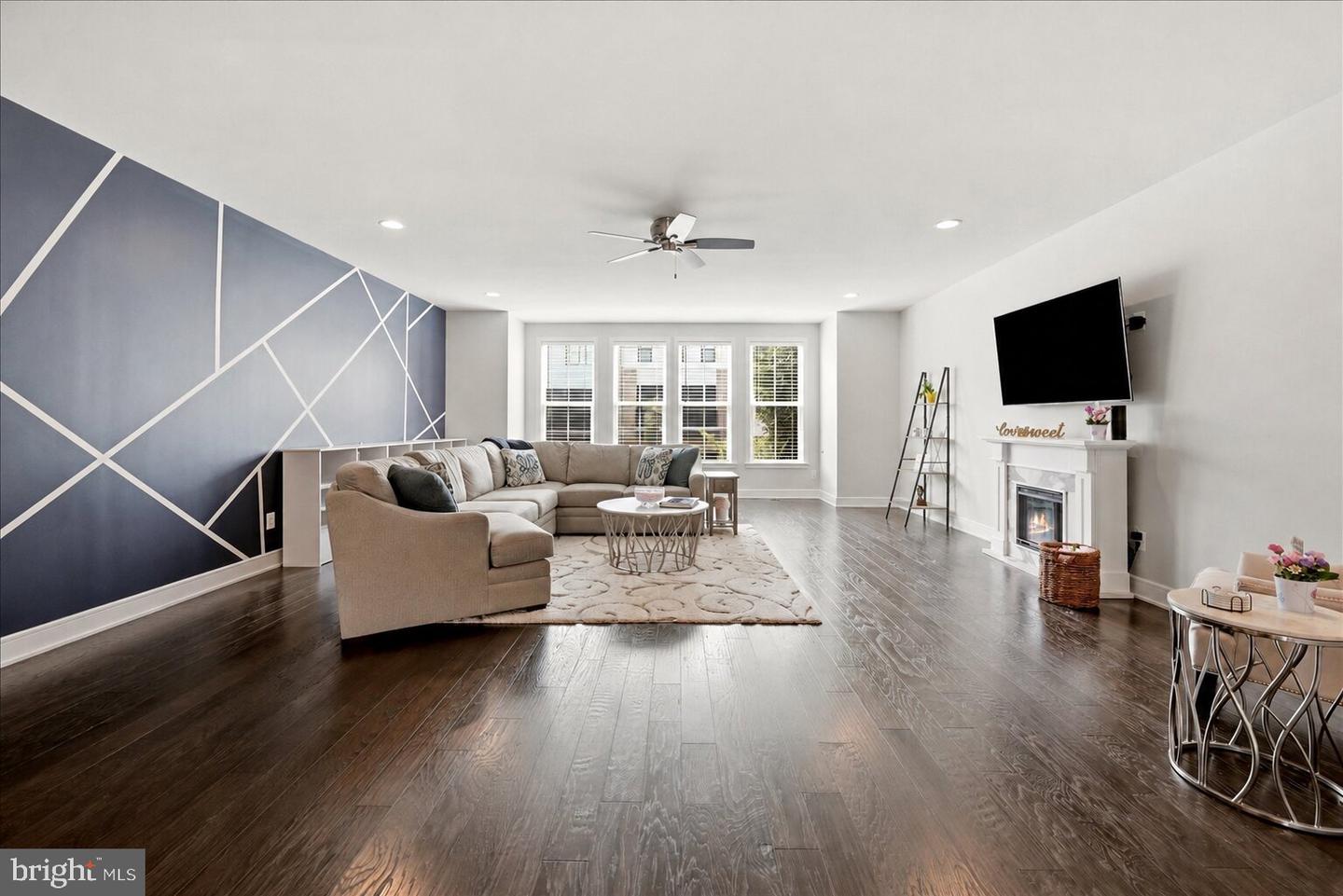 23063 Cottonwillow Sq Property Photo 12