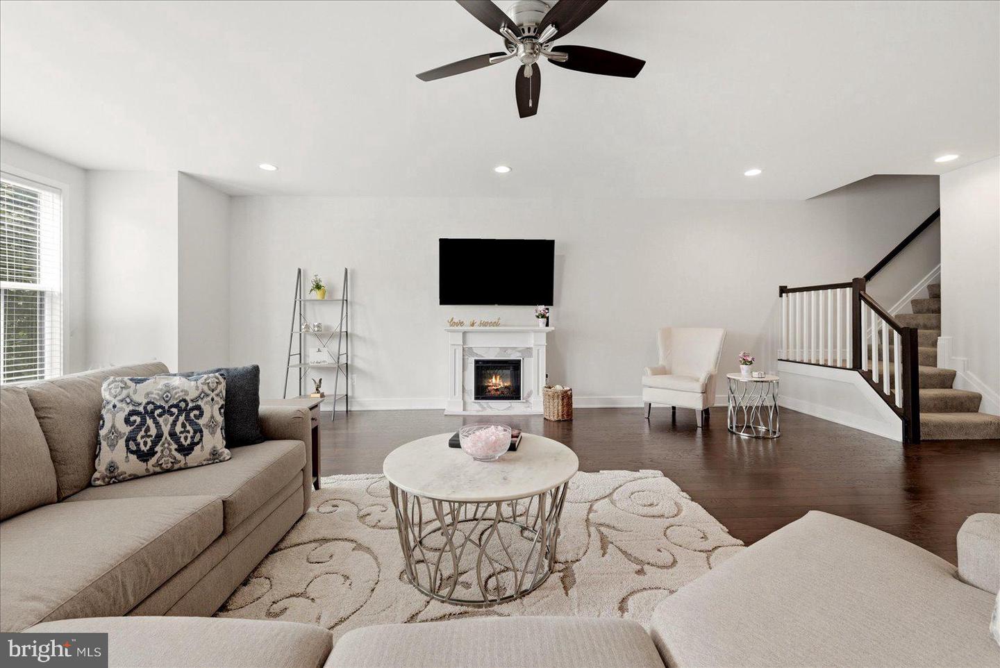 23063 Cottonwillow Sq Property Photo 13