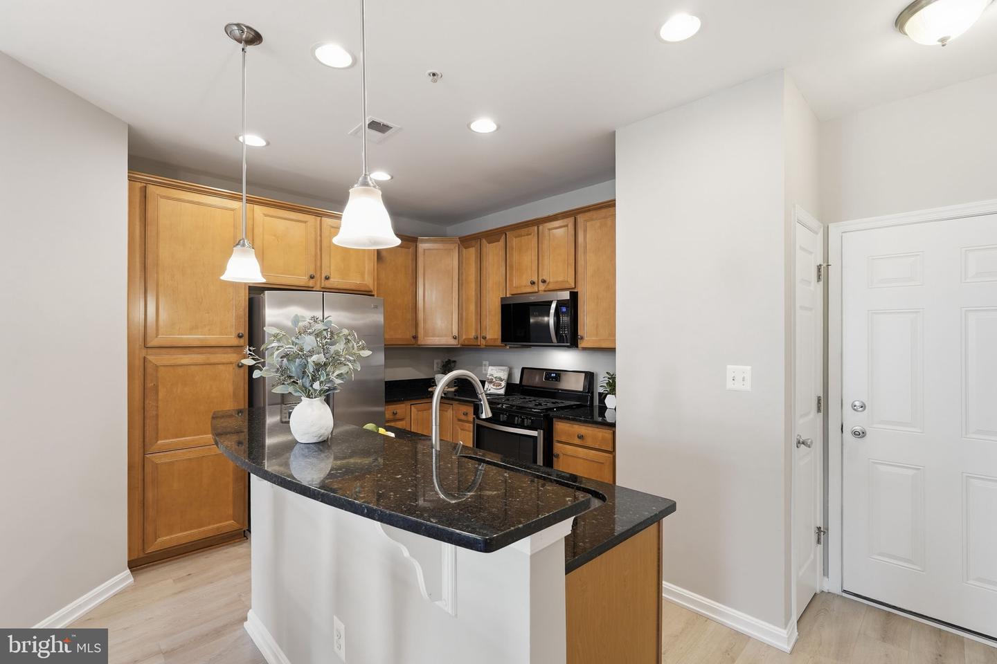 43851 Kingston Station Ter Property Photo 8