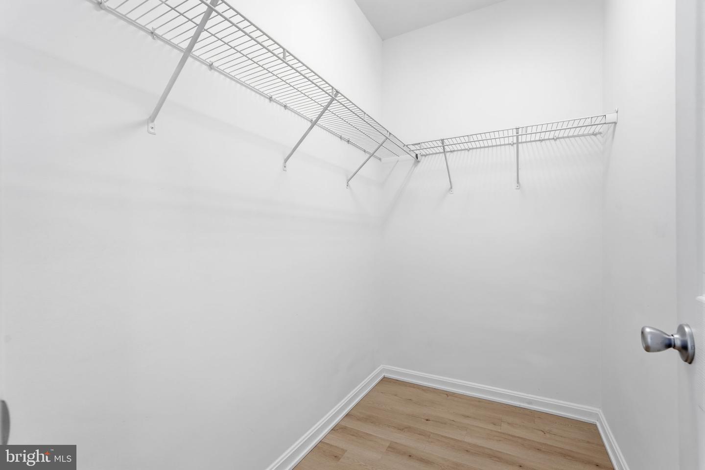 43851 Kingston Station Ter Property Photo 16