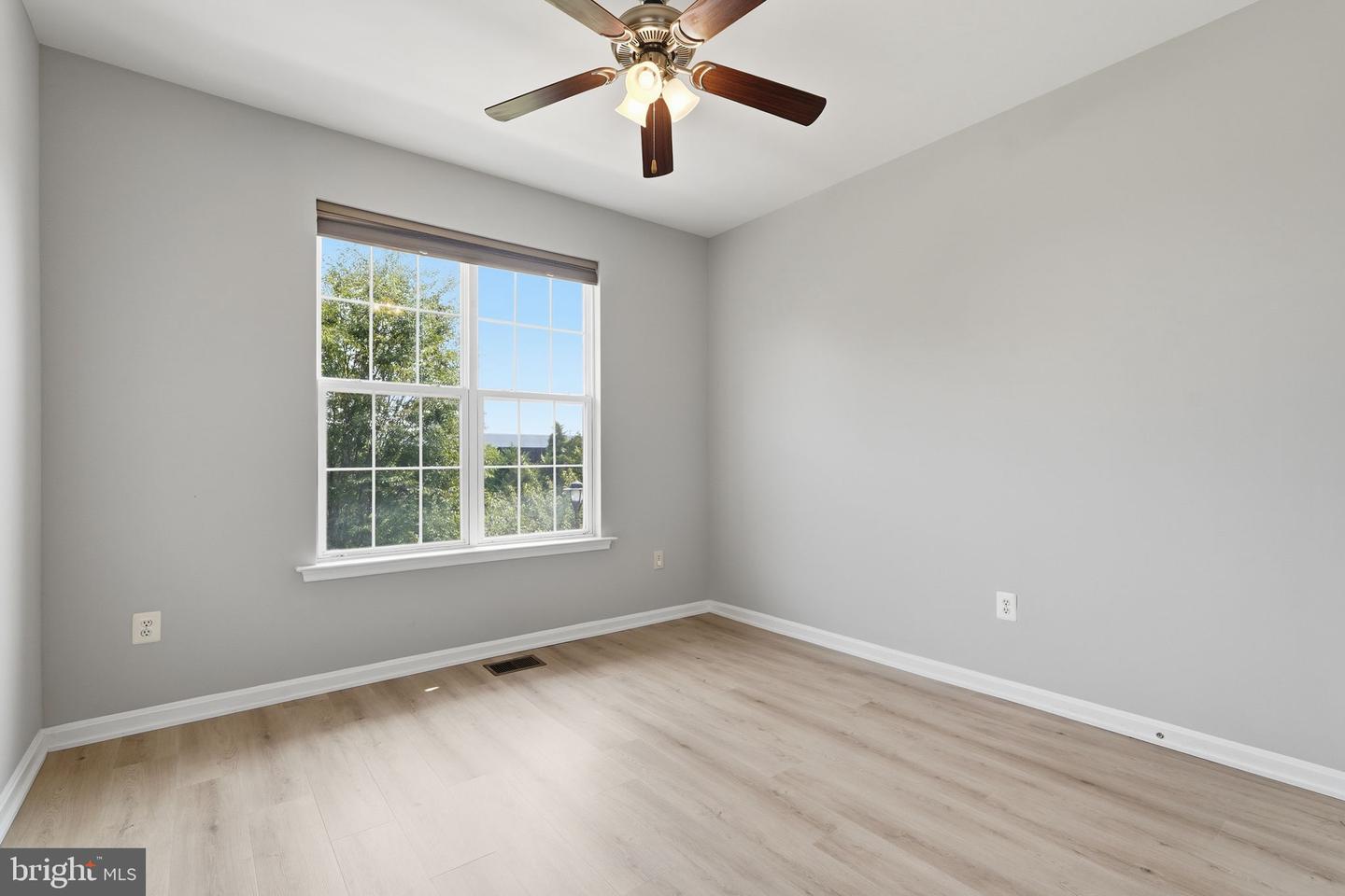 43851 Kingston Station Ter Property Photo 18