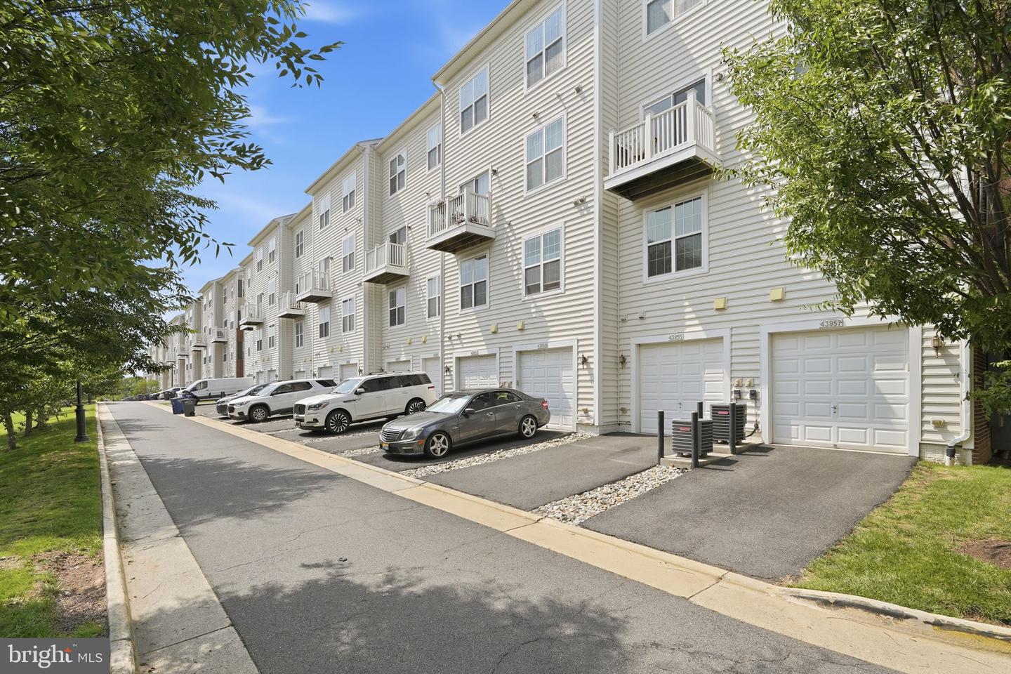 43851 Kingston Station Ter Property Photo 24