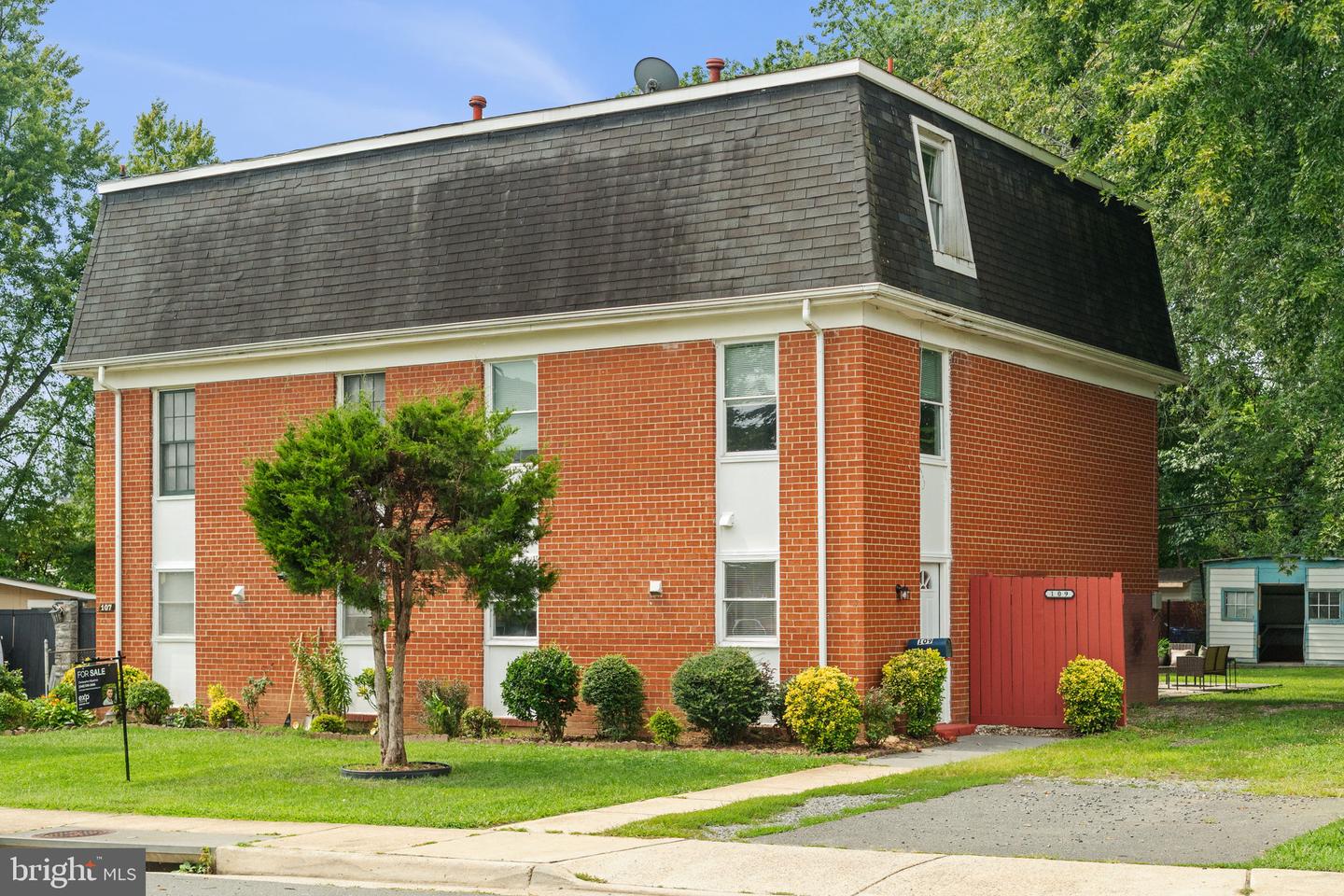 109 Mayfair Dr Ne Property Photo 1