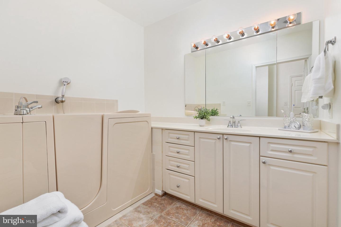 19370 Magnolia Grove Sq #l04 Property Photo 18