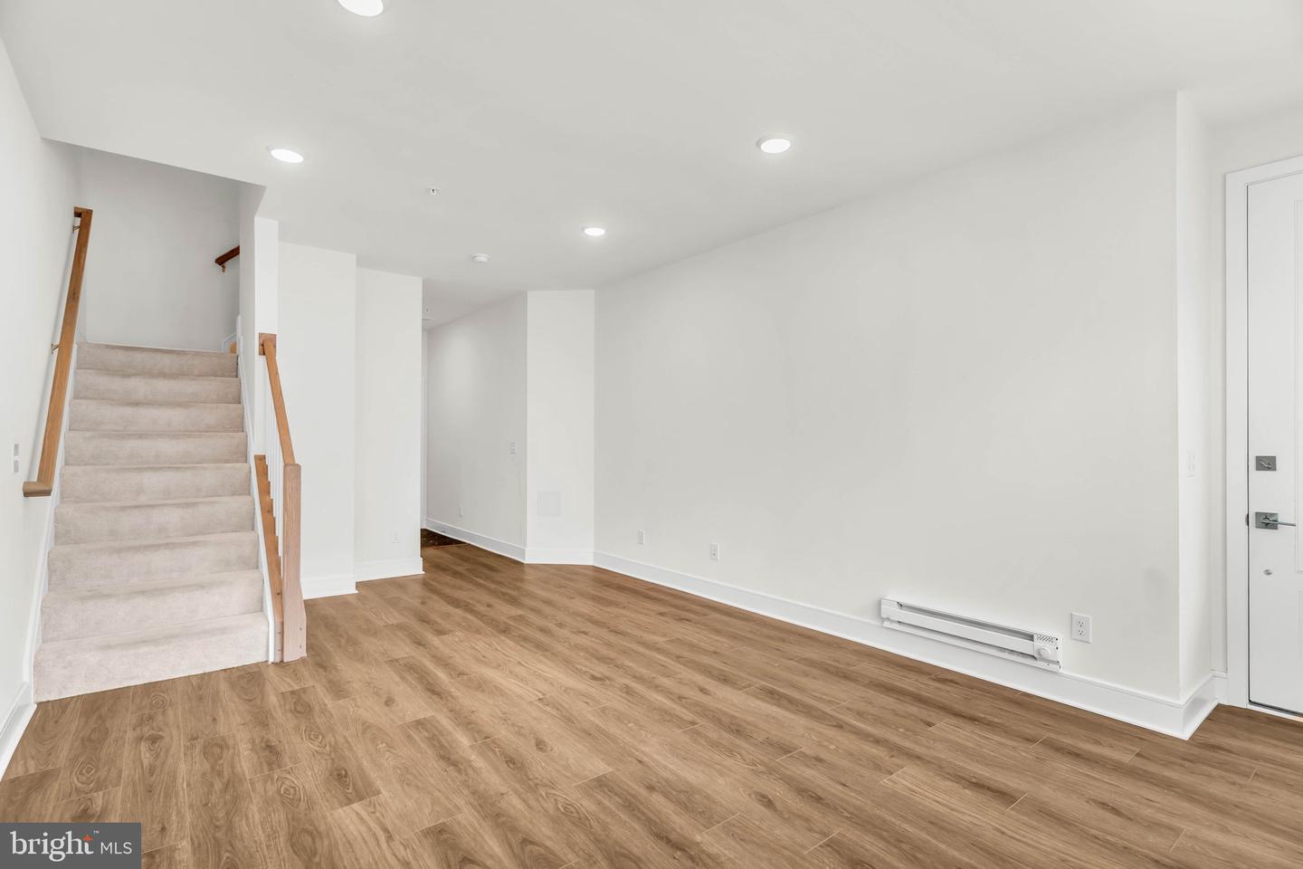 21807 Croxley Ter Property Photo 5