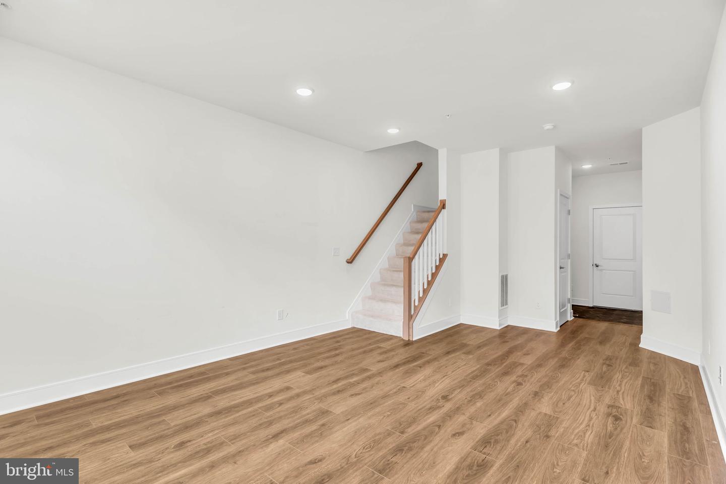 21807 Croxley Ter Property Photo 6