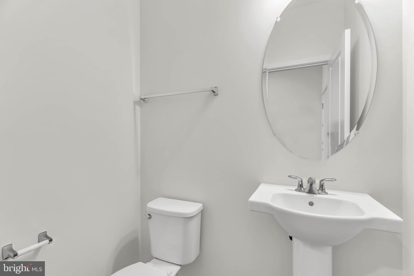 21807 Croxley Ter Property Photo 9