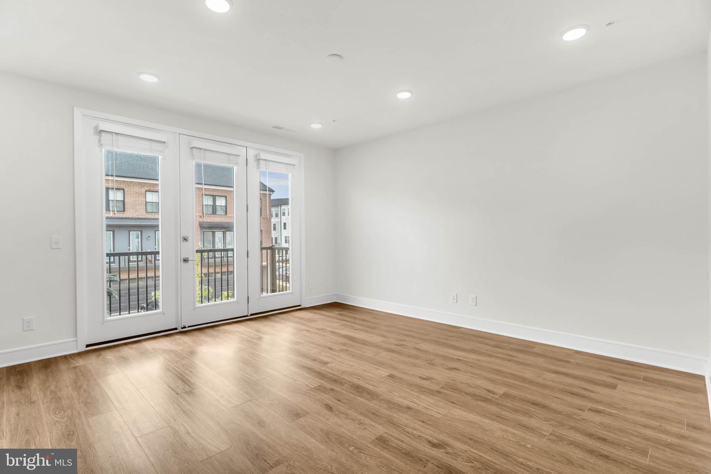 21807 Croxley Ter Property Photo 13