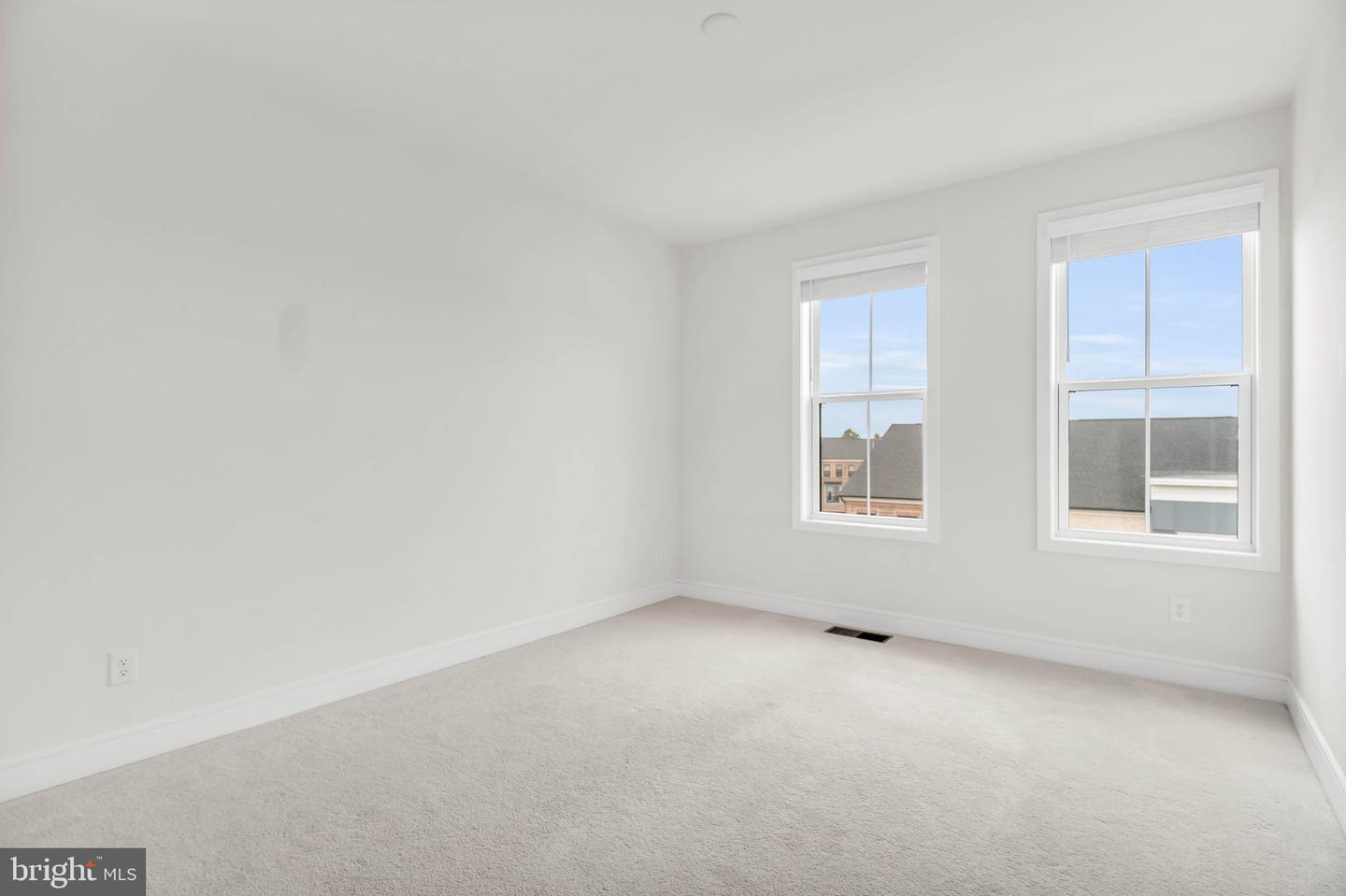 21807 Croxley Ter Property Photo 23