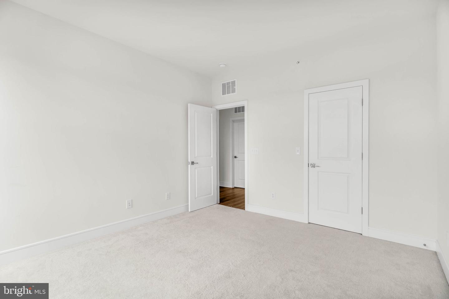 21807 Croxley Ter Property Photo 24