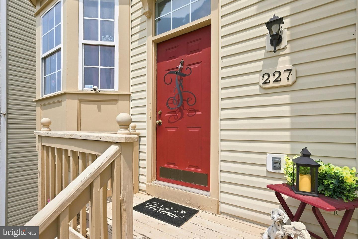 227 Frazer Dr Property Photo 4