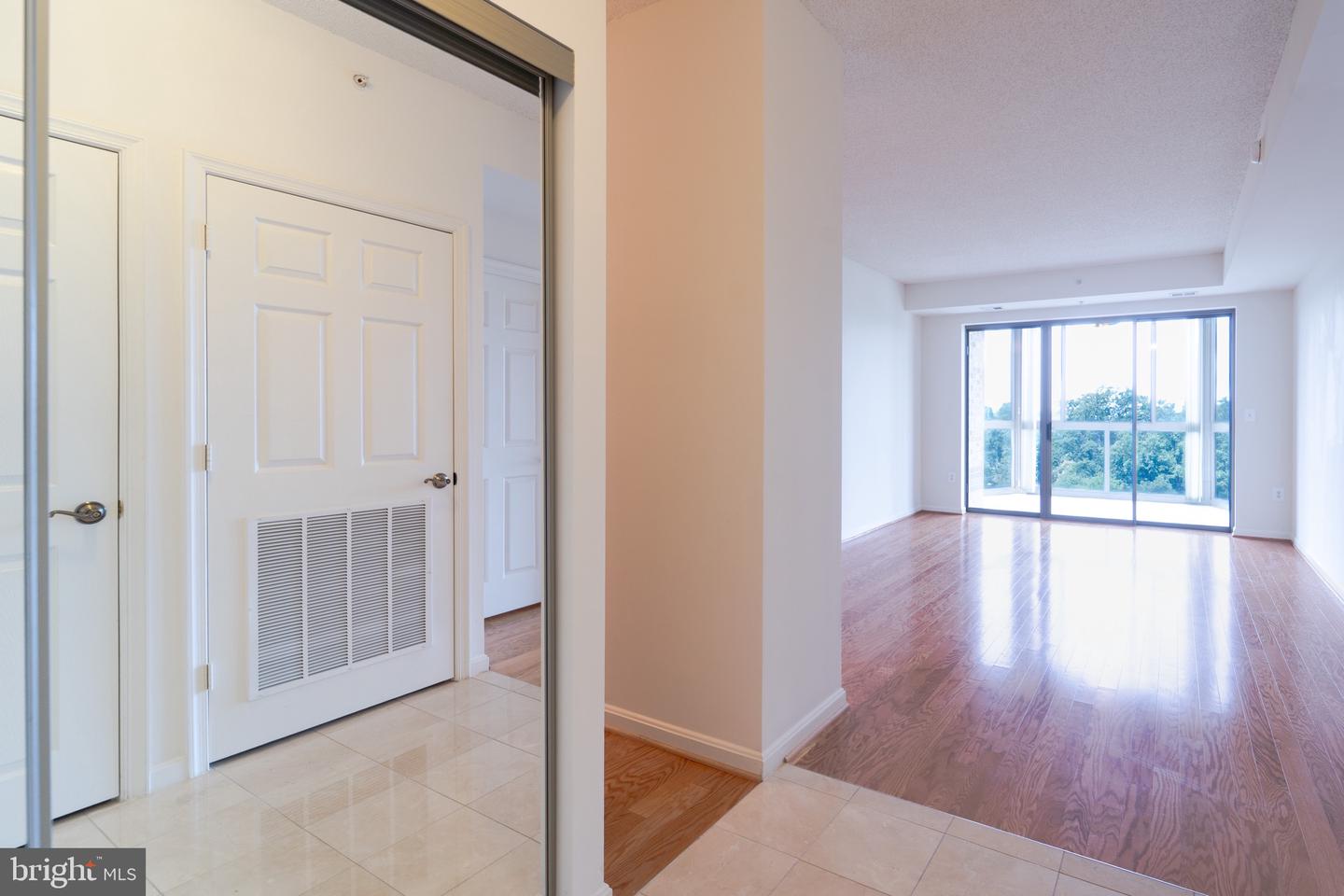 19355 Cypress Ridge Ter #905 Property Photo 3