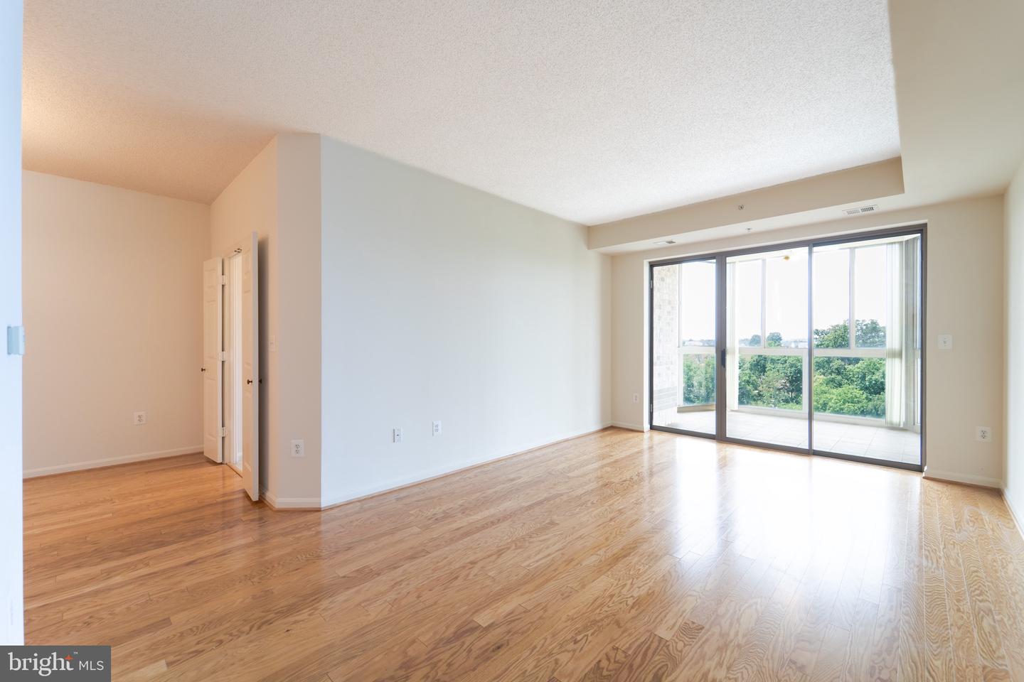 19355 Cypress Ridge Ter #905 Property Photo 6