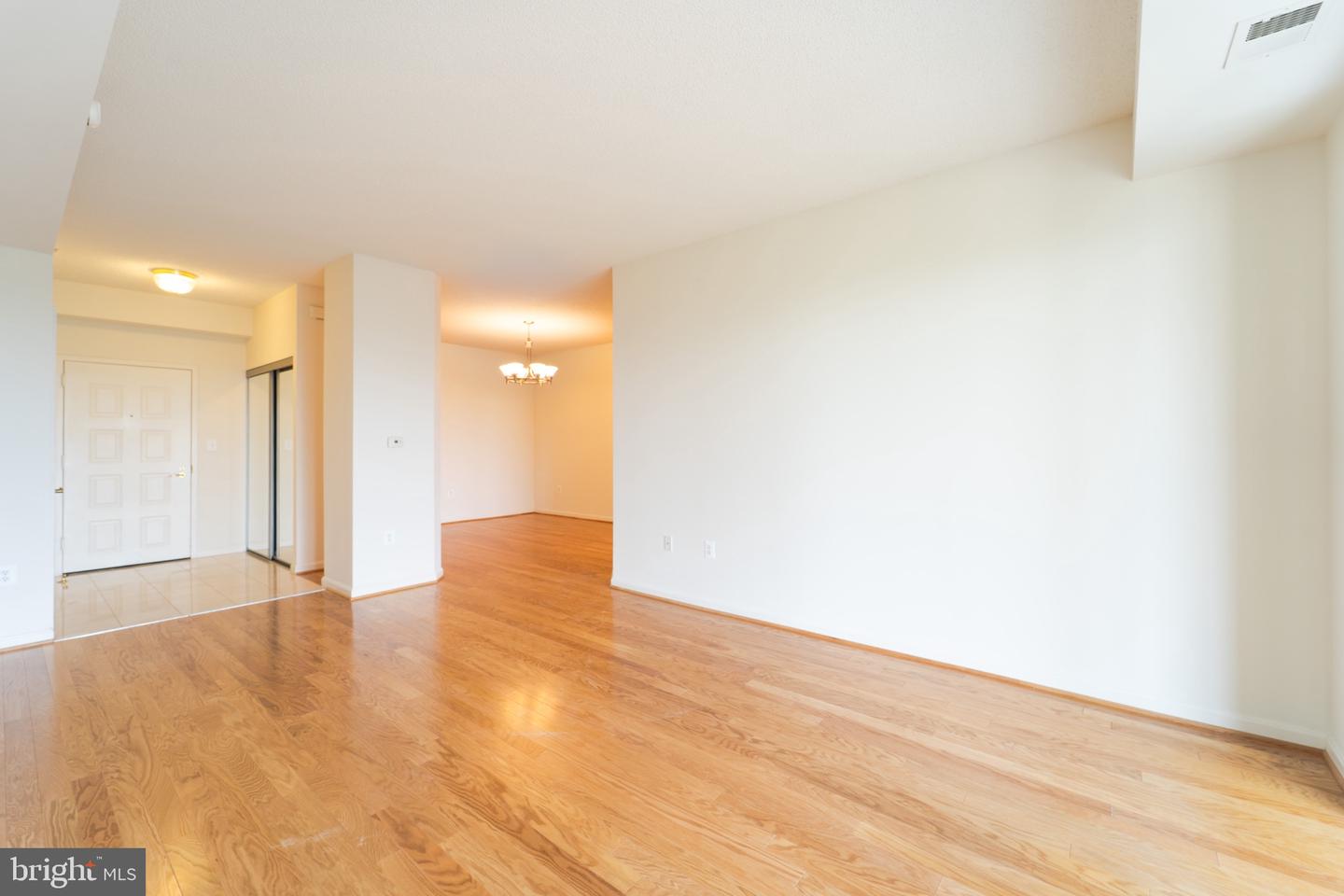 19355 Cypress Ridge Ter #905 Property Photo 7