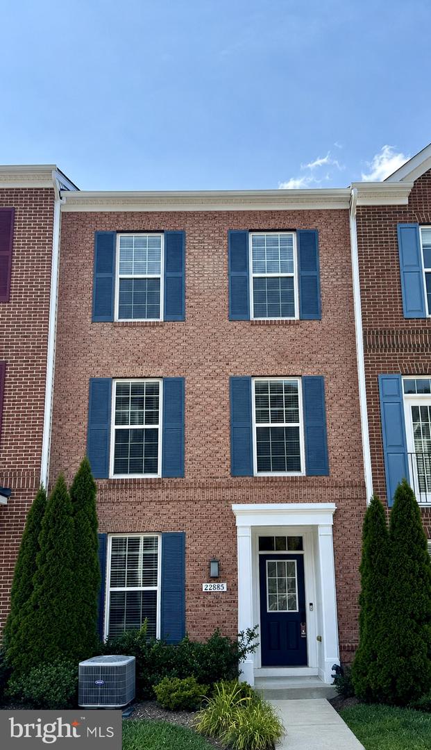 22885 EILEEN SQ