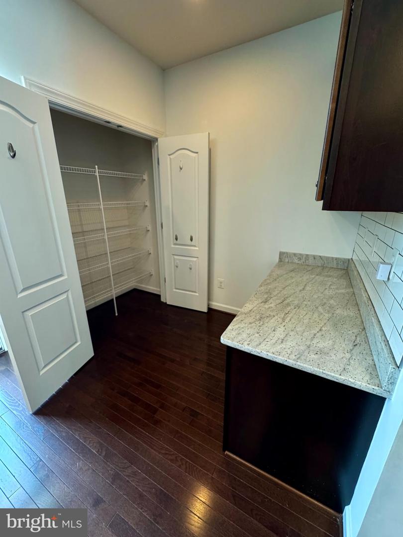 22885 Eileen Sq Property Photo 4