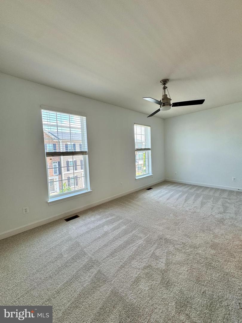 22885 Eileen Sq Property Photo 8