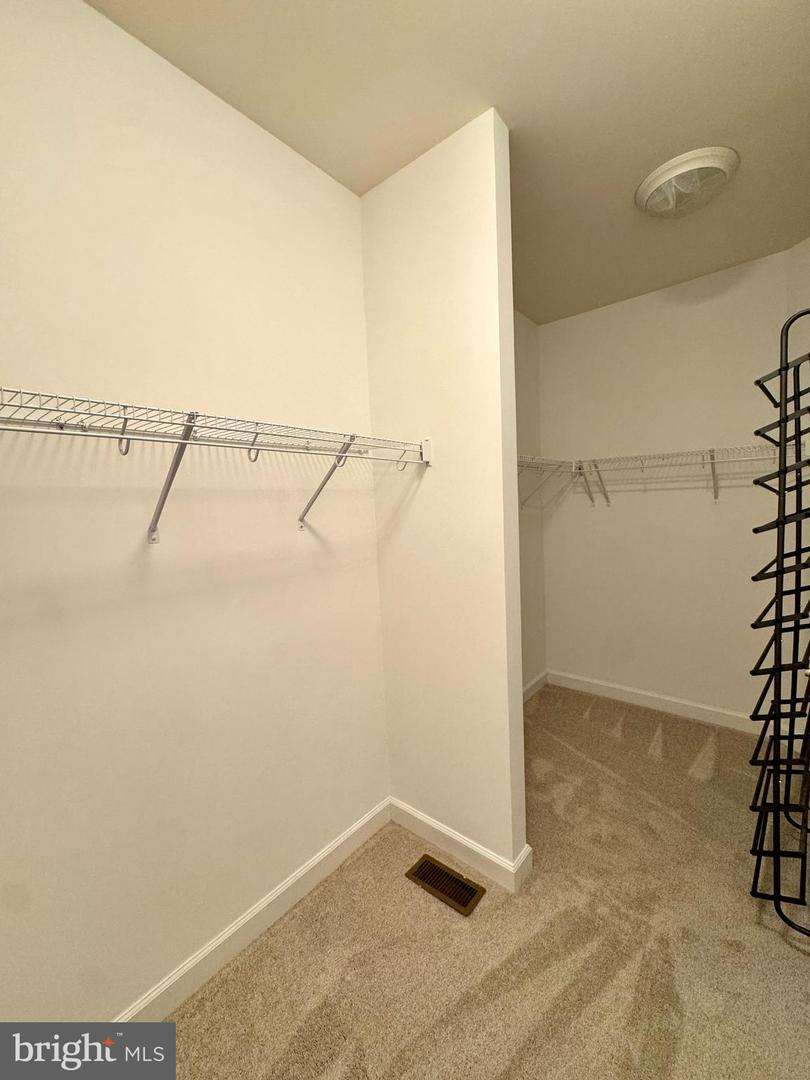 22885 Eileen Sq Property Photo 10