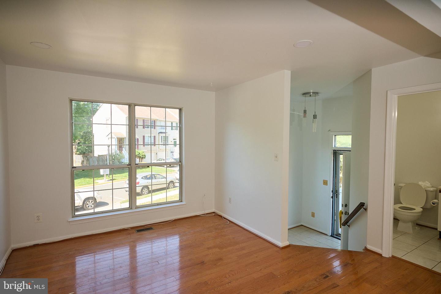 46760 Hobblebush Ter Property Photo 4