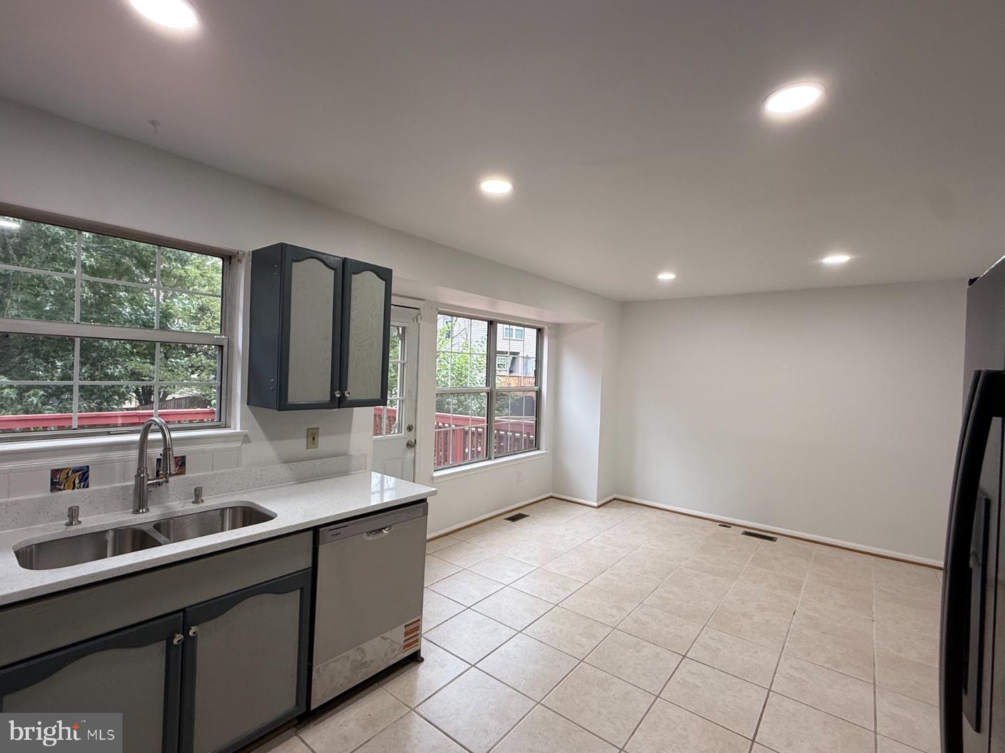 46760 Hobblebush Ter Property Photo 6