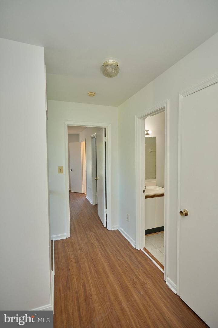 46760 Hobblebush Ter Property Photo 11